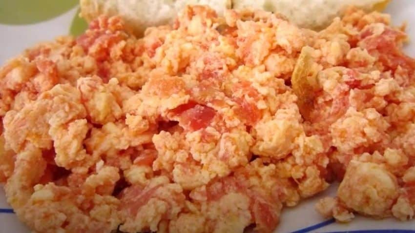 Receta de huevos con tomate para el desayuno chileno - MEJORES RECETAS ?【  2023 】?️